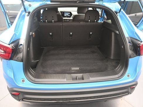 Used 2025 Chevrolet Trax RS w/ Sunroof Package FWD image 36