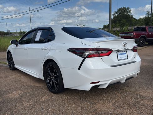 Used 2022 Toyota Camry SE w/ Convenience Package FWD image 7