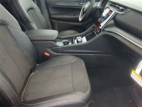 New 2025 Jeep Grand Cherokee Laredo image 22