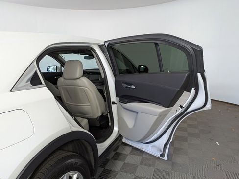 Certified 2023 Cadillac XT4 Luxury w/ Cold Weather Package image 31