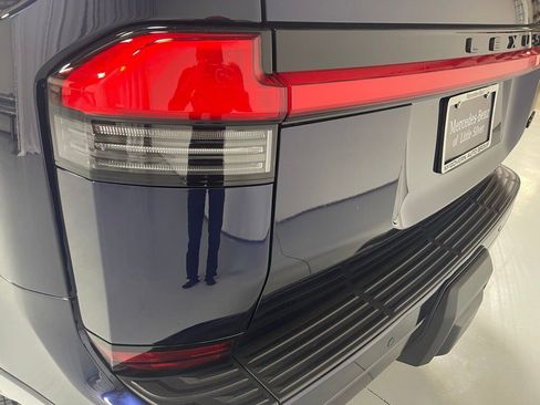 Used 2025 Lexus GX 550 w/ Accessory Package (2T) image 13