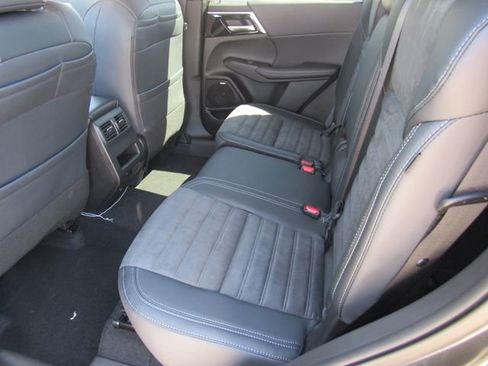 New 2026 Mitsubishi Outlander SE FWD image 15