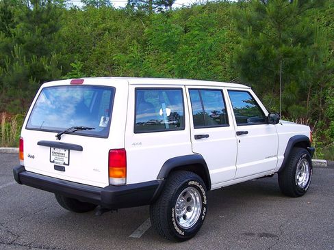 Used 1998 Jeep Cherokee SE image 4