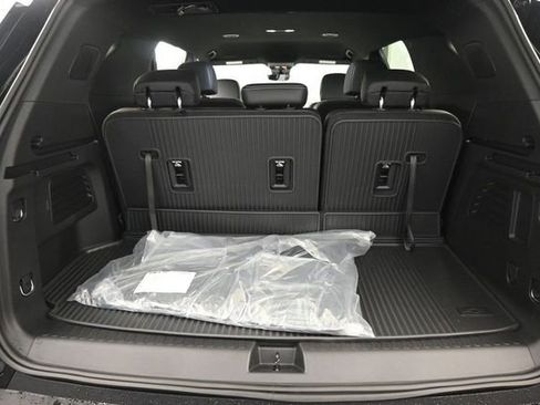 New 2026 Chevrolet Traverse LT w/ Driver Confidence Package FWD image 8