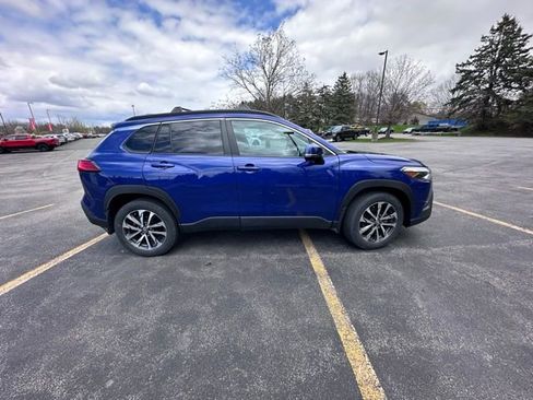 Used 2023 Toyota Corolla Cross XLE w/ Convenience Package image 2