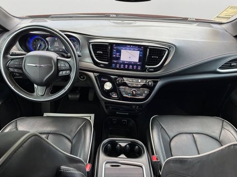 Used 2018 Chrysler Pacifica Limited w/ Advanced Safetytec Group FWD image 17