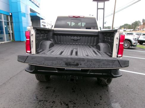 New 2026 Chevrolet Silverado 2500 ZR2 image 8
