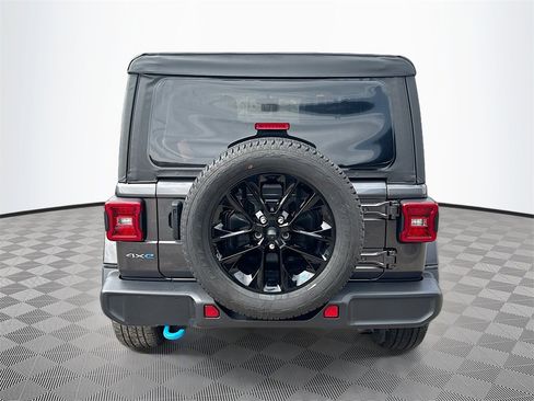 Used 2022 Jeep Wrangler Unlimited Sahara image 7