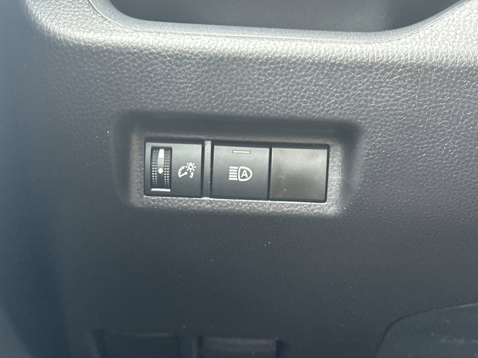 Used 2025 Toyota RAV4 XLE AWD/4WD image 30