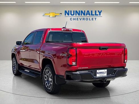 Used 2025 Chevrolet Colorado Z71 w/ Technology Package AWD/4WD image 3