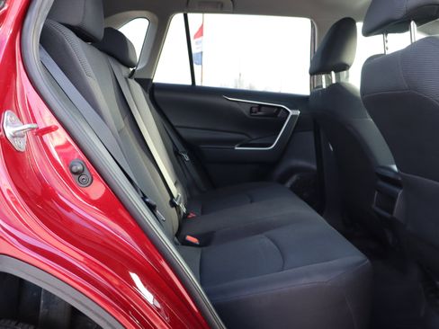Used 2021 Toyota RAV4 LE image 12