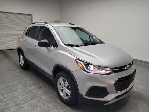 Used 2020 Chevrolet Trax LT w/ LT Convenience Package image 13