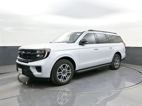 Certified 2025 Ford Expedition Max Active image 32