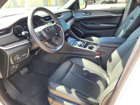 New 2025 Jeep Grand Cherokee L Limited w/ Black Appearance Package image 14