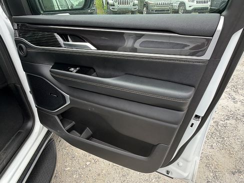 Certified 2024 Jeep Wagoneer L 4WD image 18
