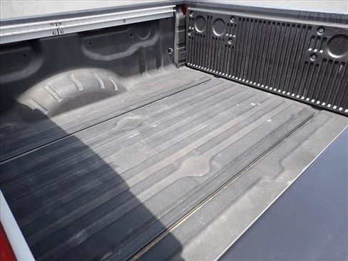 Used 2018 Nissan Titan SL w/ Chrome Package RWD image 9