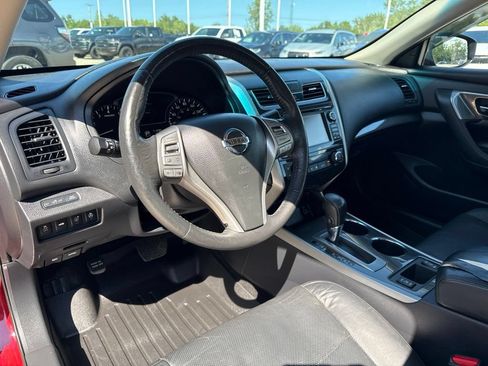 Used 2015 Nissan Altima 2.5 SL w/ Technology Package FWD image 2