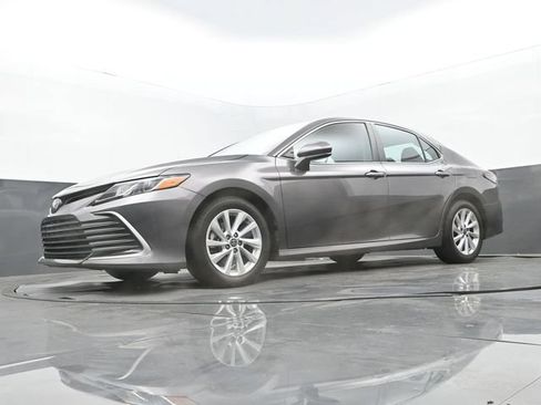 Used 2023 Toyota Camry LE FWD image 12