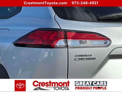 Certified 2025 Toyota Corolla Cross LE image 9