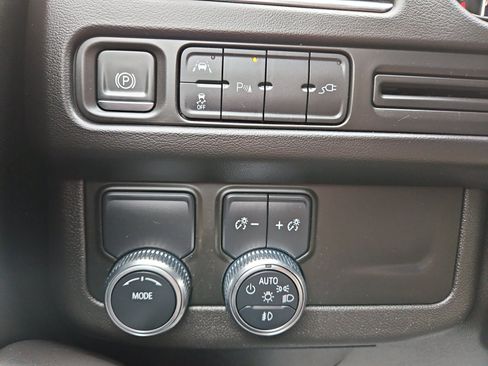 Used 2021 GMC Yukon SLT w/ SLT Premium Package RWD image 17
