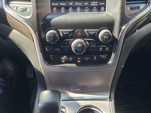 Used 2018 Jeep Grand Cherokee Laredo AWD/4WD image 28