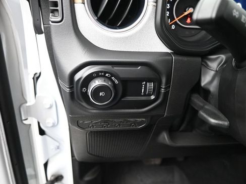 Used 2024 Jeep Wrangler Unlimited Sahara w/ Technology Group AWD/4WD image 16