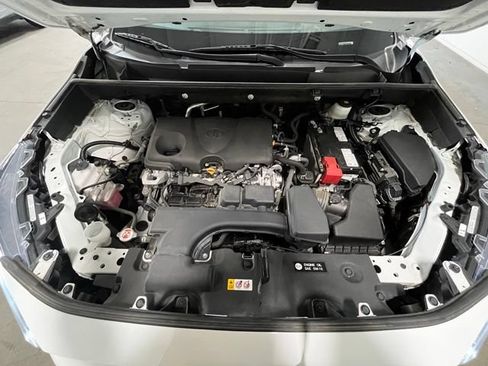 Used 2024 Toyota RAV4 XLE FWD image 27