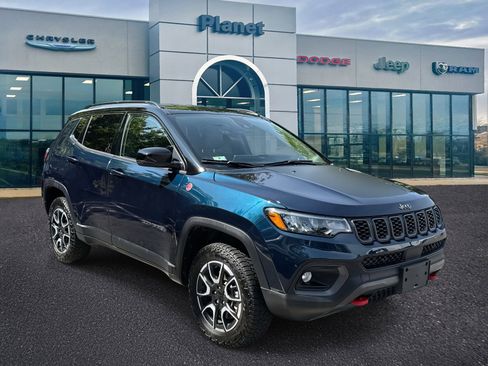 Used 2024 Jeep Compass Trailhawk image 1