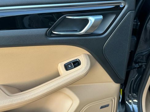 Used 2017 Porsche Macan S image 16