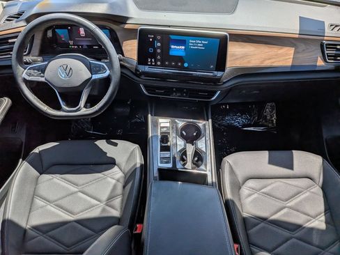Used 2025 Volkswagen Atlas SE AWD/4WD image 25
