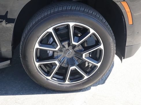 Used 2025 Chevrolet Suburban RST w/ Comfort Package RWD image 10