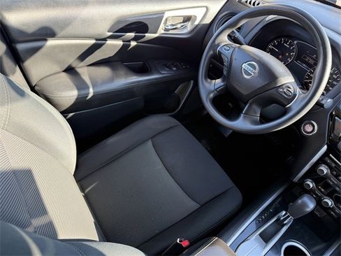 Used 2019 Nissan Pathfinder S image 13