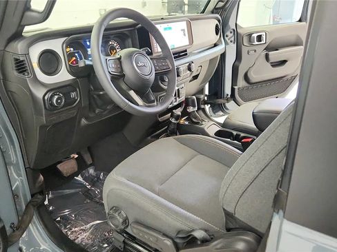 Used 2025 Jeep Wrangler Sport AWD/4WD image 22