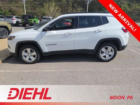 Used 2022 Jeep Compass Latitude w/ Convenience Group AWD/4WD image 1