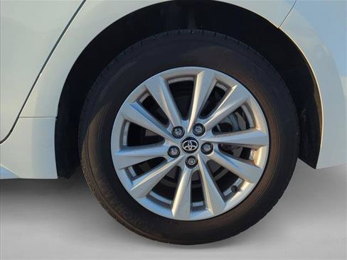 Used 2023 Toyota Corolla SE w/ SE Premium Package FWD image 5