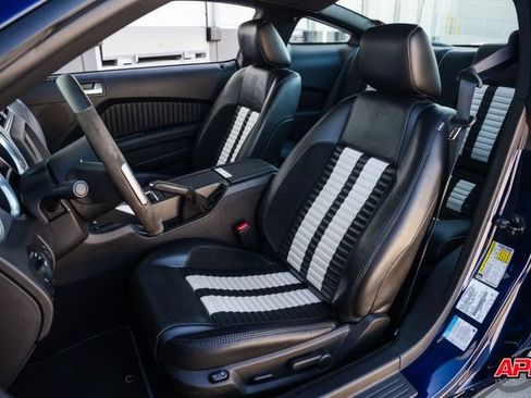 Used 2010 Ford Mustang Shelby GT500 RWD image 4
