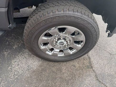 Used 2023 Ford F250 Lariat w/ Black Appearance Package image 9