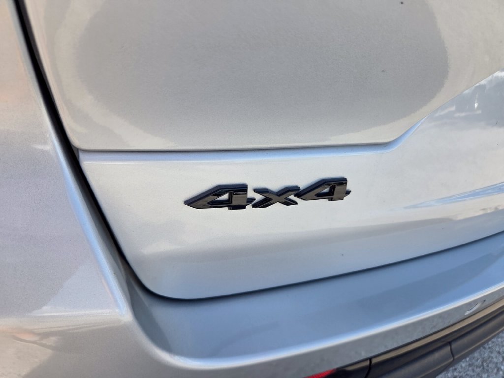 Used 2025 Jeep Grand Cherokee Altitude AWD/4WD image 13