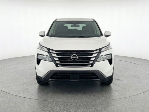 Used 2025 Nissan Rogue SV image 2