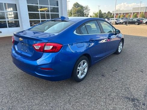 Used 2018 Chevrolet Cruze LT FWD image 3