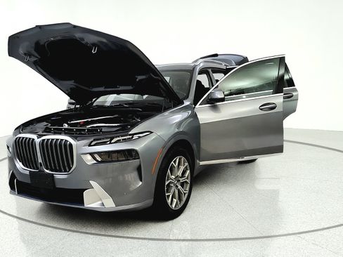 Used 2025 BMW X7 xDrive40i AWD/4WD image 10