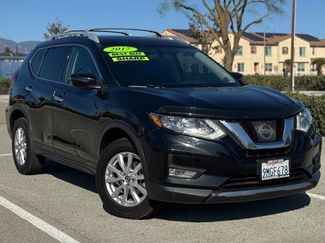 Used 2017 Nissan Rogue SV image 1