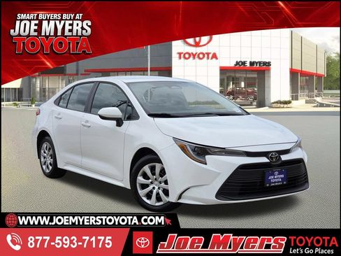 Used 2025 Toyota Corolla LE FWD image 1
