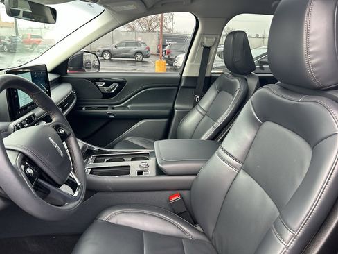 Used 2025 Lincoln Aviator Premiere image 6