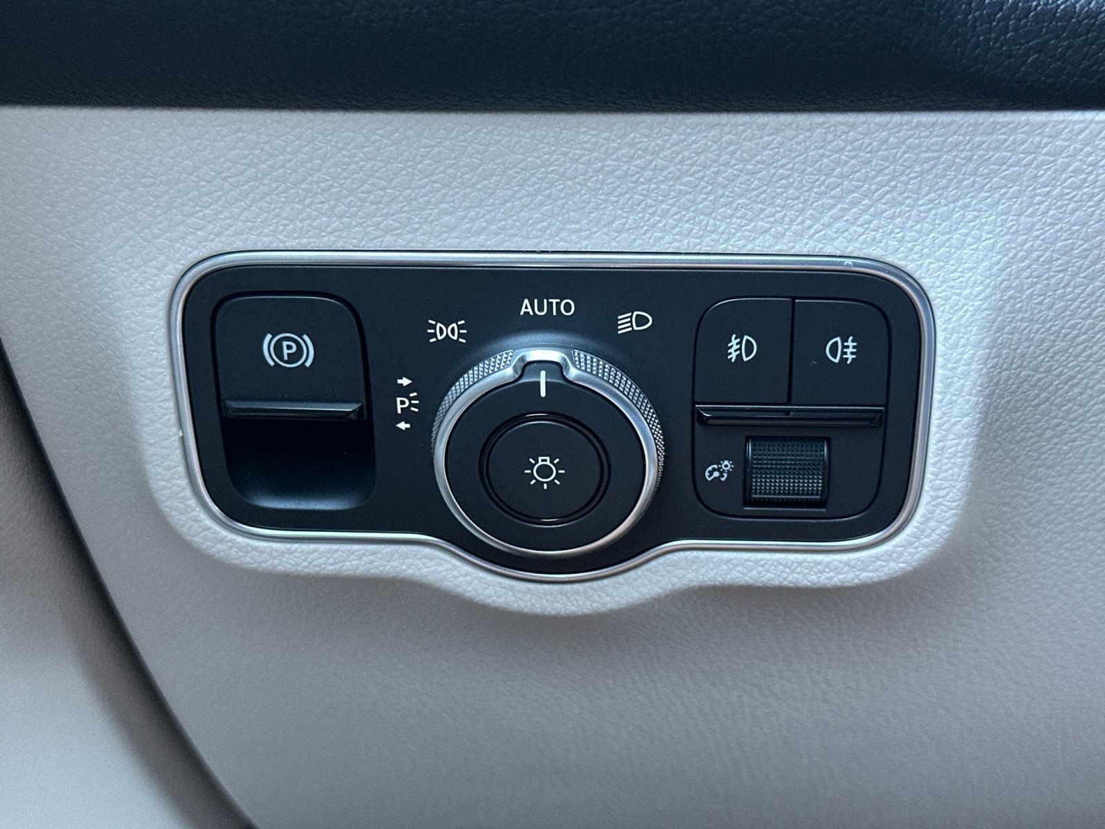 Certified 2026 Mercedes-Benz GLB 250 4MATIC image 29