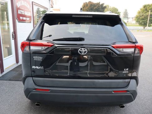 Used 2021 Toyota RAV4 LE AWD/4WD image 3