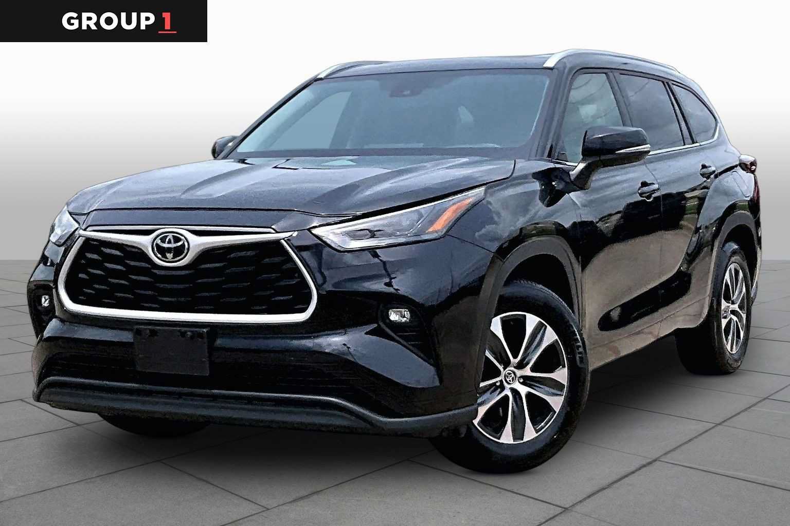 Used 2025 Toyota Highlander XLE FWD image 1