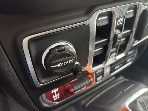Used 2025 Jeep Wrangler Unlimited Rubicon 4xe w/ Safety Group AWD/4WD image 22