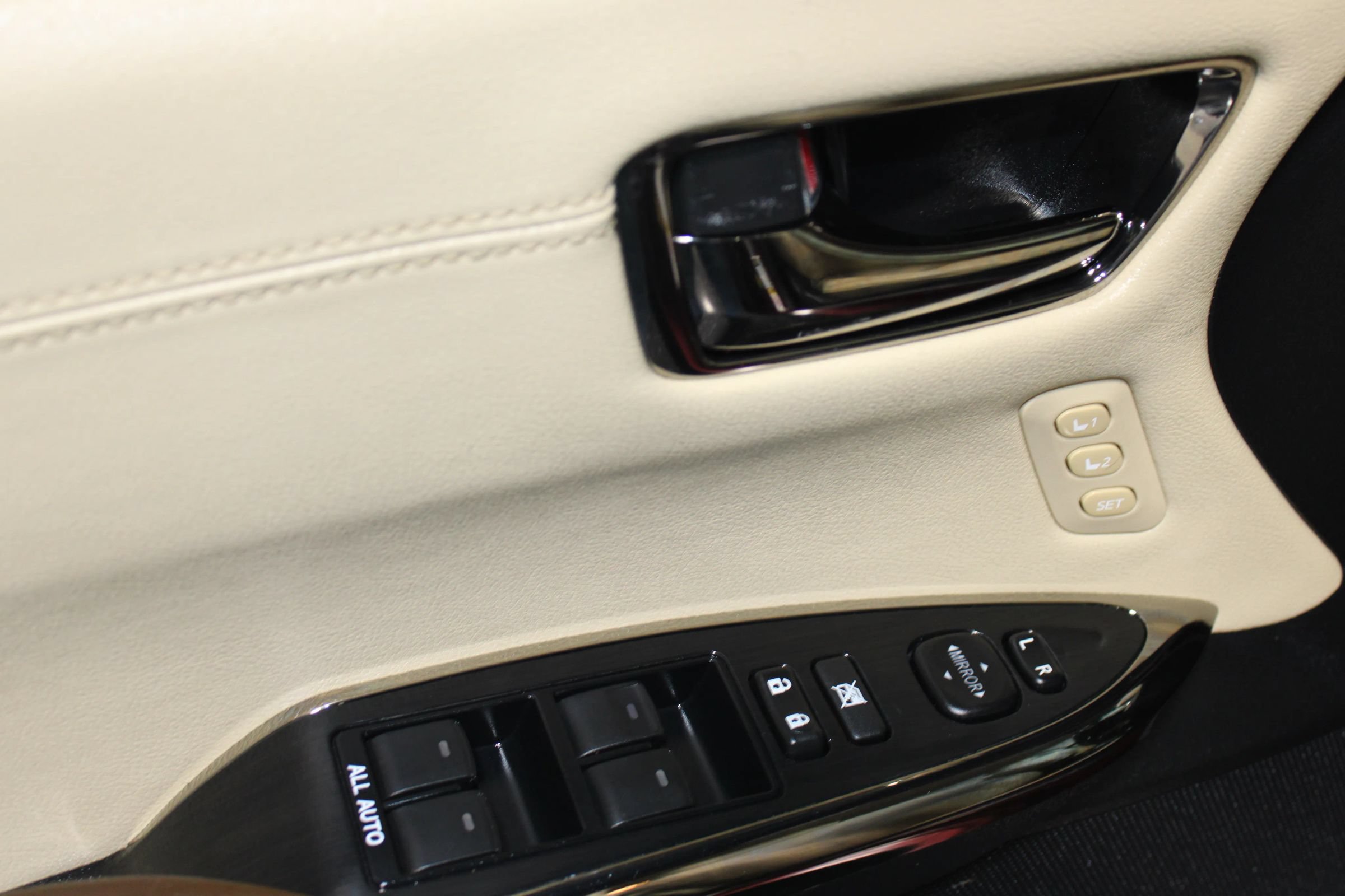 Used 2014 Toyota Avalon XLE Touring FWD image 9