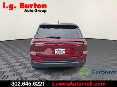Used 2023 Jeep Grand Cherokee Altitude AWD/4WD image 5